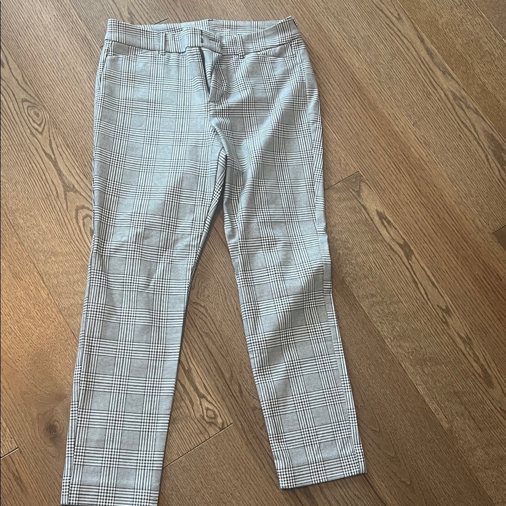Old Navy Pixie Skinny Pants - Picture 2 of 5